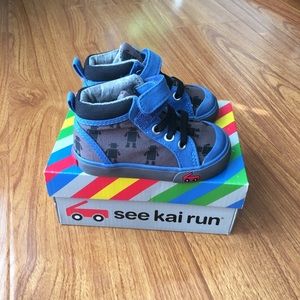 See Kai Run size 4 high top Robot Sneakers